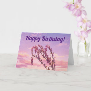 Jolies fleurs roses sur une carte d'anniversaire d