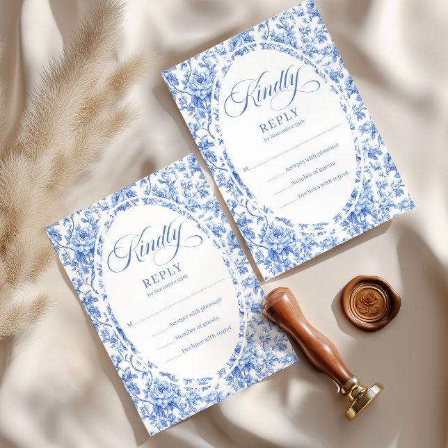 Jolies roses de toile bleue Carte de réponse perso (Pretty Blue Toile Roses Custom Wedding RSVP Card

)