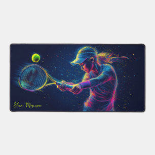 Joueuse de tennis frappant la balle