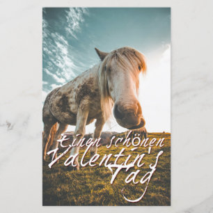 Joyeuse Saint-Valentin avec cheval qui regarde