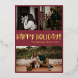 Joyeuses vacances classiques | Red Trois Photo Gol<br><div class="desc">Ce classique vacances heureuses | rouge trois photo en feuille d'or carte de vacances est parfait pour votre accueil de Noël de luxe moderne. La police festive décontractée mais classique est faite avec de l'or pressé de qualité supérieure en papier d'aluminium, permettant un look rustique minimaliste brillant. Le Lettering se...</div>