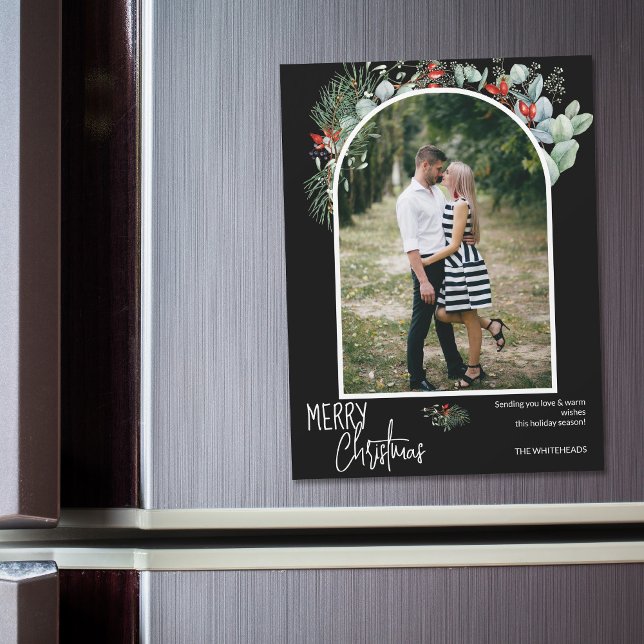 Joyeux Arc de Noël en vert (You will love these beautiful Christmas cards! They feature botanical watercolor pine and berries.)