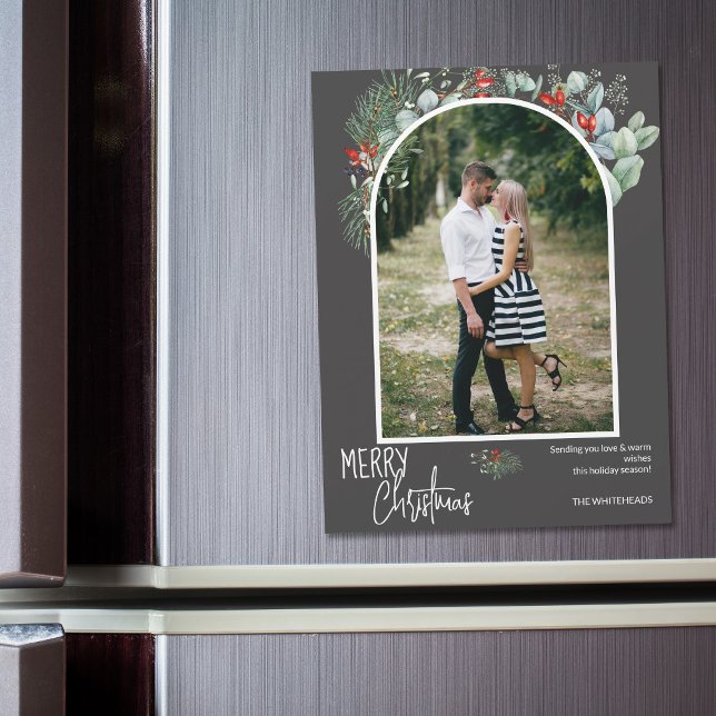 Joyeux Arc de Noël Photo gris foncé (You will love these beautiful Christmas cards! They feature botanical watercolor pine and berries.)