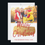 Joyeux Carte photo de script lettres main Noël<br><div class="desc">Joyeux Noël Carte photo de script lettres main. La photo et le texte de ce script de brosse manuscrite peuvent être mis à jour et customisés avec votre photo et votre nom de famille. Cette carte affiche également le nom de famille et une feuille d'or au dos de la carte...</div>