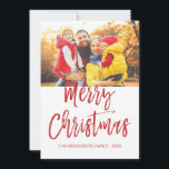 Joyeux Carte photo de script lettres main Noël<br><div class="desc">Joyeux Noël Carte photo de script lettres main. La photo et le texte de ce script de brosse manuscrite peuvent être mis à jour et customisés avec votre photo et votre nom de famille. Cette carte affiche également le nom de famille et une feuille d'or au dos de la carte...</div>