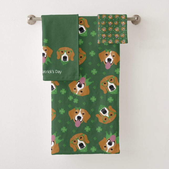 Joyeux chien Beagle Jour de la Saint Patrick (En situation)