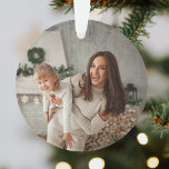 Joyeux et lumineux | Photo de Noël moderne et élég<br><div class="desc">Un élégant ornement photo moderne avec une citation de typographie audacieuse "Merry Bright" en blanc avec une couleur vert foncé de la forêt au verso. L'accueil et le nom peuvent être facilement customisés pour une touche personnelle. Un design tendance, minimaliste et contemporain de noël pour se démarquer de cette période...</div>