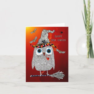 Joyeux hibou d'Halloween sur une carte de voeux de