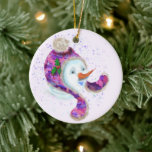 Joyeux ornement d'arbre de Noël Snowman<br><div class="desc">Ornements de Noël avec Happy Snowman dans Purple Rose Beanie Hiver Casquette amusant Collection de peinture de Noël - Choisissez / Ajoutez votre texte unique / Nom / Couleur - Faites votre cadeau d'ornement spécial de Noël - Redimensionnez et déplacez ou supprimez / ajoutez des éléments - image / texte...</div>