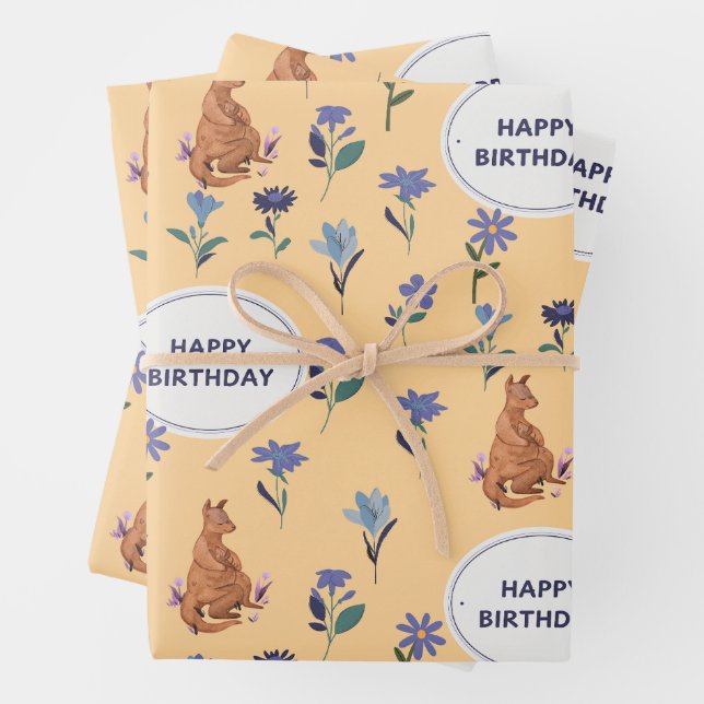 Joyeux papier d'enveloppement d'anniversaire avec  (En situation)