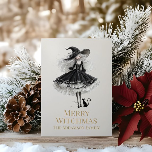 Joyeux Witchmas Carte de vacances gothique sombre  (Merry Witchmas Dark Gothic Witch Holiday Card on a wooden table with Christmas decoration)