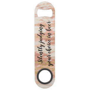 Jugez en silence votre goût dans la bière Rose Gol