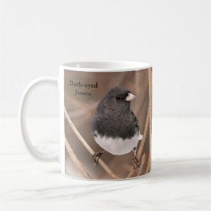 Junco Coffee Mug aux yeux sombres par BirdingColle