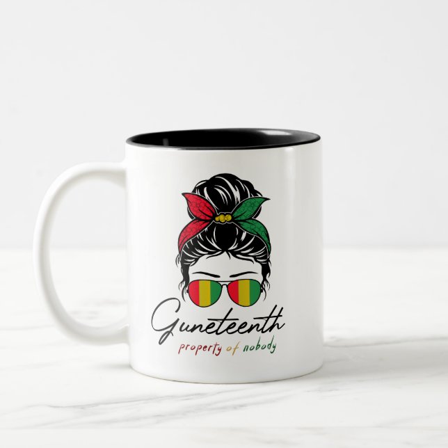 Junetdix Propriété de personne embrouiller bun Mug (Gauche)