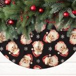 Jupon De Sapin En Polyester Brossé Aquarelle Vintage noire du visage du Père Noël<br><div class="desc">Ajoutez une touche de charme nostalgique à votre décor de vacances avec notre Black Vintage Santa Claus Face Watercolor Tree Jupe ! Cette jupe d'arbre festive est ornée d'une délicieuse aquarelle motif de visages classiques du Père Noël, dressée contre un arrière - plan vibrant, ornée de délicats flocons de neige....</div>