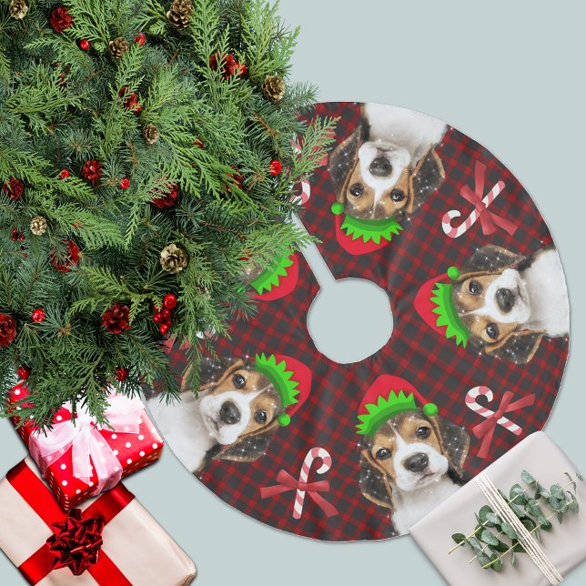 Jupon De Sapin En Polyester Brossé Beagle Dog Elves Sucres de canne Buffalo Plaid (Créateur téléchargé)