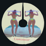 Jupon De Sapin En Polyester Brossé Bikini Booty Beach Girl Thunder_Cove<br><div class="desc">Curvaceous Bikini Booty Beach Girl portant grand casquette à customiser,  personnalisez en changeant de nom</div>