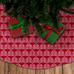 Jupon De Sapin En Polyester Brossé Blanc sur arbre de Noël scandinave rouge<br><div class="desc">Aimez-vous l'ambiance de Noël traditionnelle scandinave à l'art populaire ? C’est un style fantaisiste et charmant qui a l’air si cosy ! Ce petit arbre de Noël apportera une touche de fantaisie à vos vacances. Profitez du charme intemporel de la période des fêtes avec une délicieuse fusion de tradition et...</div>