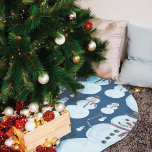 Jupon De Sapin En Polyester Brossé Cute Frosty Blue Snowman Motif d'aquarelle<br><div class="desc">Ce joli et artistique décor hivernal est parfait pour la saison des vacances. Il est décoré d'un motif d'aquarelle couleur bleu glacé, noir, orange et rouge bordeaux sur un arrière - plan bleu foncé. C'est adorable, doux, moderne et festif. Profitez de ce design original peint à la main par l'artiste...</div>
