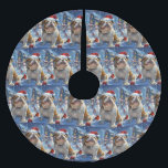 Jupon De Sapin En Polyester Brossé English Bulldog Winter Wonderland Christmas Joie<br><div class="desc">Ce design festif reflète l'esprit joyeux de la période des fêtes, avec un adorable petit portant un chapeau de Père Noël. Le chien est niché dans un pays des merveilles hivernales, avec un bonhomme de neige, un sapin de Noël décoré et des cadeaux joliment emballés. Les flocons de neige tombent...</div>