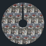 Jupon De Sapin En Polyester Brossé French Bulldog Winter Wonderland Christmas Joie<br><div class="desc">Ce design festif reflète l'esprit joyeux de la période des fêtes, avec un adorable petit portant un chapeau de Père Noël. Le chien est niché dans un pays des merveilles hivernales, avec un bonhomme de neige, un sapin de Noël décoré et des cadeaux joliment emballés. Les flocons de neige tombent...</div>