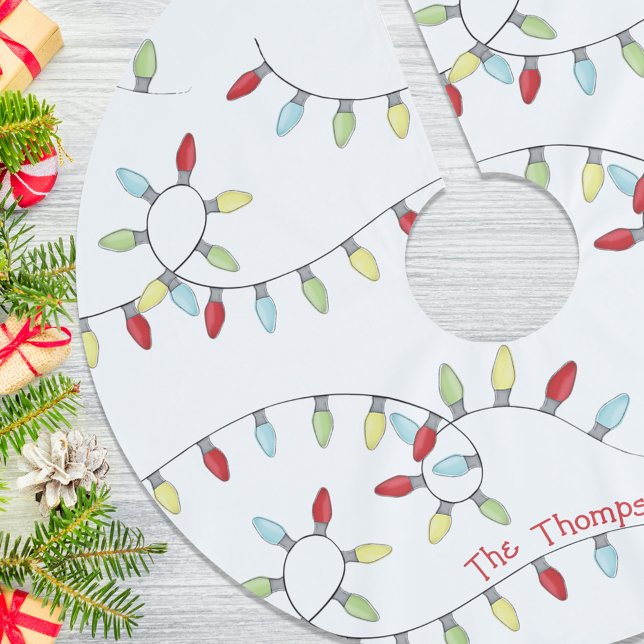 Jupon De Sapin En Polyester Brossé Noël mignon Lumière Whimsical Fun Typographie (Christmas whimsical colorful string lights tree skirt. )