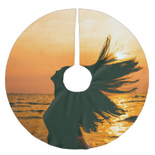 Jupon De Sapin En Polyester Brossé Silhouette de fille, coucher du soleil sur la mer,