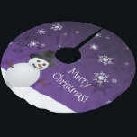 Jupon De Sapin En Polyester Brossé Snowman violet scène d'hiver Arbre de Noël Jupe<br><div class="desc">Ajoutez une touche de fantaisie sous votre sapin de Noël en cette saison de fêtes avec une jupe de sapin de Noël de Snowman violet. Tree Skirt design présente un bonhomme de neige heureux dans une scène hivernale enneigée contre un arrière - plan violet orné de flocons de neige de...</div>