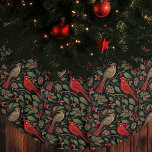 Jupon De Sapin Imitation Lin Cardinaux de Noël sombres et maussades<br><div class="desc">Célébrez les fêtes avec ce design de Noël élégant et humoristique. Cette jupe aux arbres de Noël est décorée de couleurs sombres et maussades avec des oiseaux cardinaux, du feuillage et des baies sèches contre un arrière - plan noir. Vous pouvez modifier les couleurs arrière - plans et les personnaliser...</div>