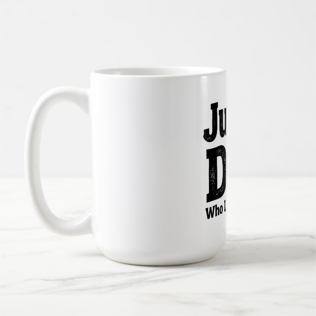 Just a Dad Who Loves Donuts – Funny Dad Mug Design (Gauche)