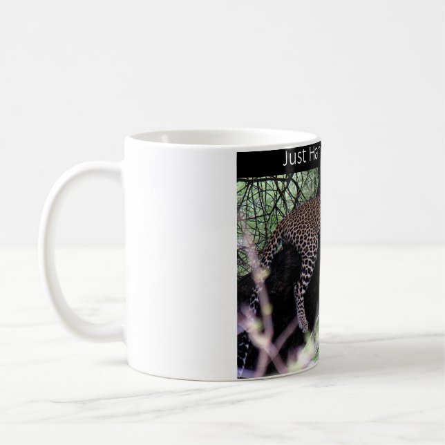 Juste accroché autour d'une tasse avec un léopard  (Gauche)