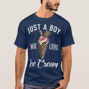 Juste un garçon qui aime la T-shirt crème glacée