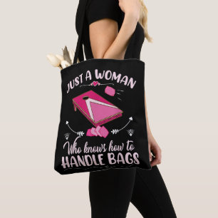 Juste une femme qui sait manier les sacs Cornhole