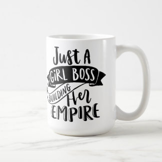 Juste une fille Boss construisant sa tasse Empire