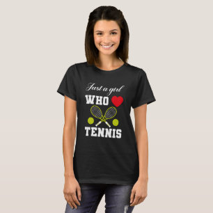 Juste une fille qui aime le t-shirt de tennis