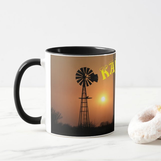 Kansas Windmill Silhouette Smoky Sky Coffee Mug (Avec donut)