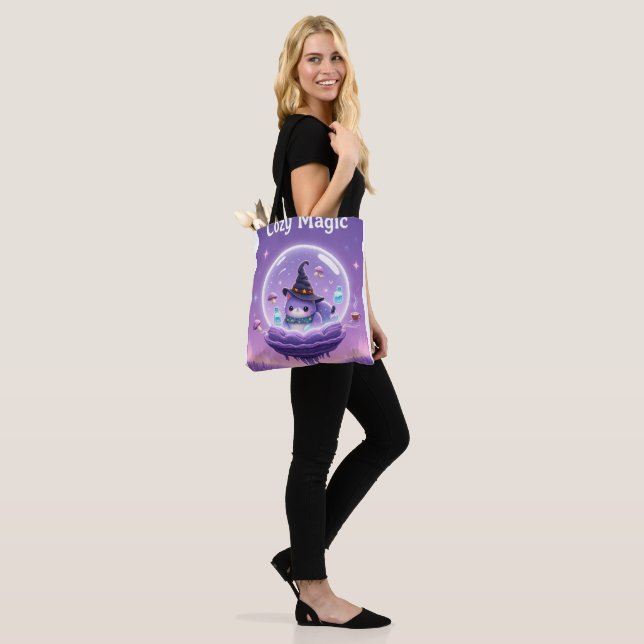 Kawaii Witch Snow Globe Tote Bag Purple (Sur le modèle)