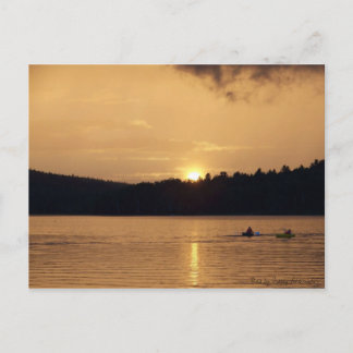 Kayaks sur le lac de Sunset Carte postale
