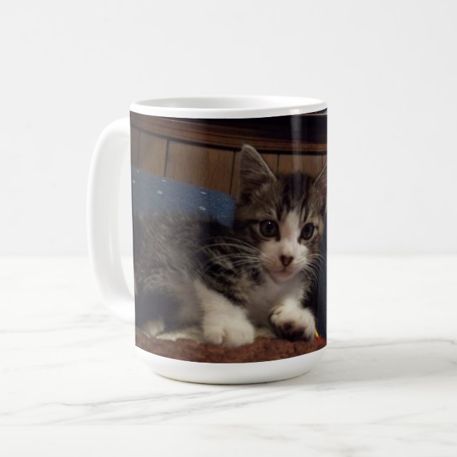 Keeno sur le canapé Mug (Devant gauche)