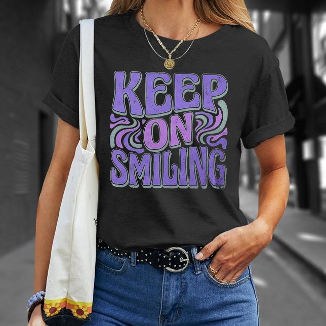 "Keep On Smiling" Retro Groovy vintage T-Shirt  (Créateur téléchargé)