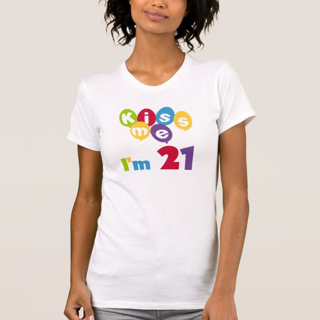 Kiss Me I'm 21 Anniversaire T-shirts et cadeaux (Devant)