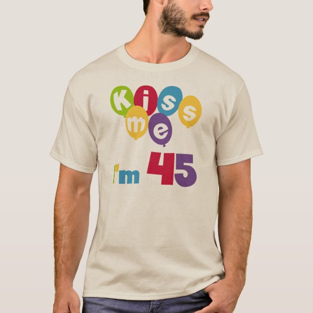 Kiss Me I'm 45 Anniversaire T-shirts et cadeaux (Devant)
