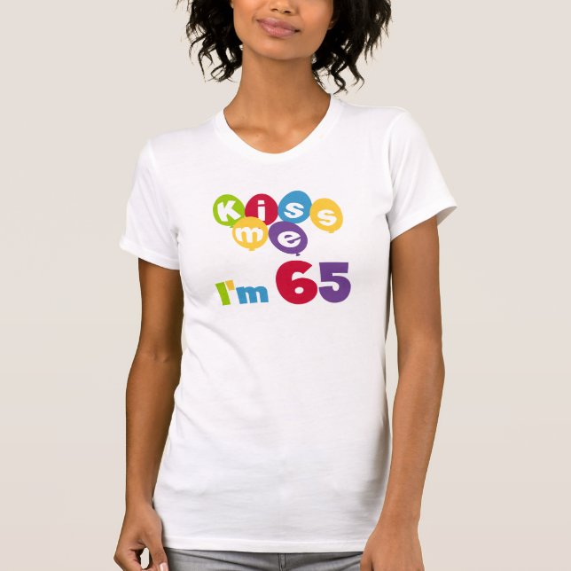 Kiss Me I'm 65 Anniversaire T-shirts et cadeaux (Devant)