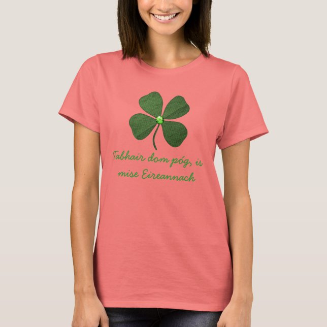 Kiss Me Je suis Irlandais en T-shirt Gaelic Cute (Devant)