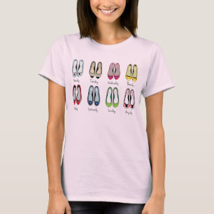 La ballerine chausse le T-shirt de dames