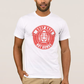 La basse de baisse pas bombarde le T-shirt