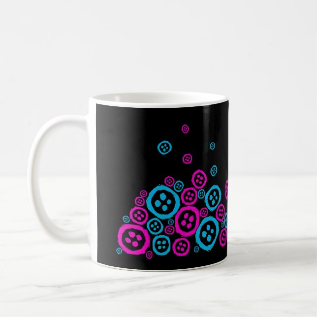 La boisson de Katieboy boutonne la tasse (Gauche)