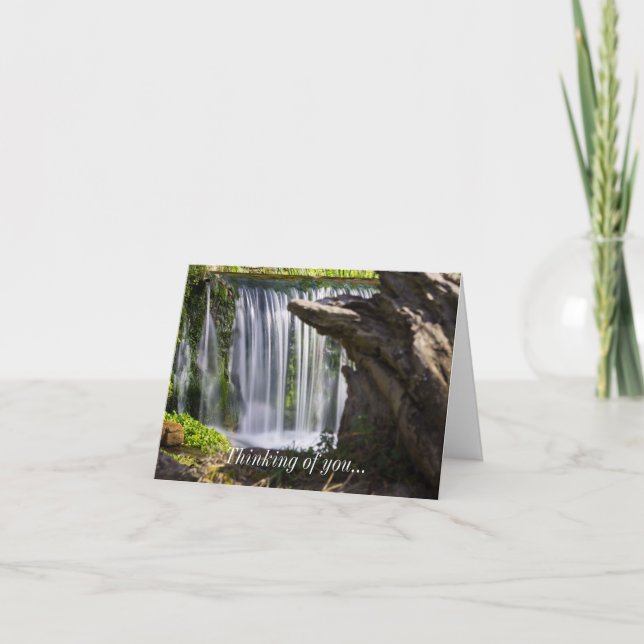 La Chute D'Eau Axée Sur Votre Carte (Devant)