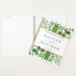 La Collection Mariage Verdure & Or<br><div class="desc">Préparez-vous à votre grande journée dans le style avec cette wedding planner élégante et très tendance. Le design est facile à personnaliser avec vos propres noms et date mariage et vous pouvez garder toutes vos idées de design, informations mariages importantes et beaucoup plus en sécurité ensemble dans ce planificateur personnalisé....</div>