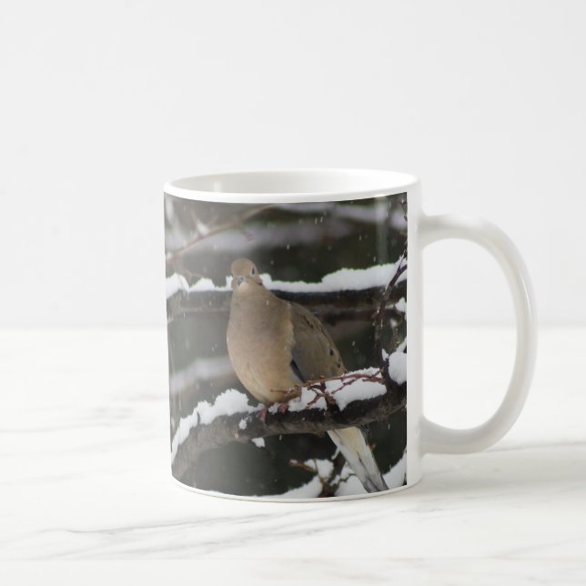 La colombe en deuil dans la tasse de neige (Droite)